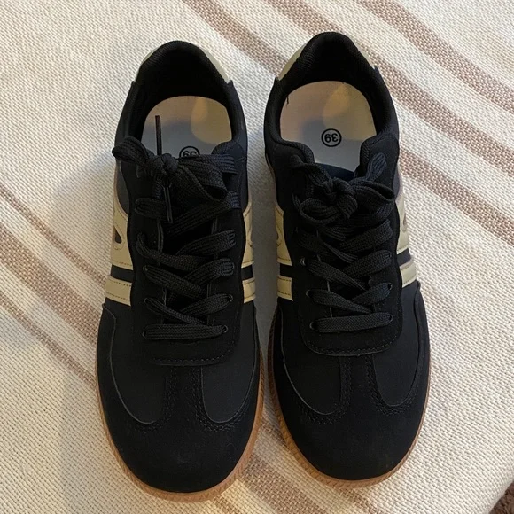 Stylish Black and Tan Women's Sneakers - Picture 2 of 12